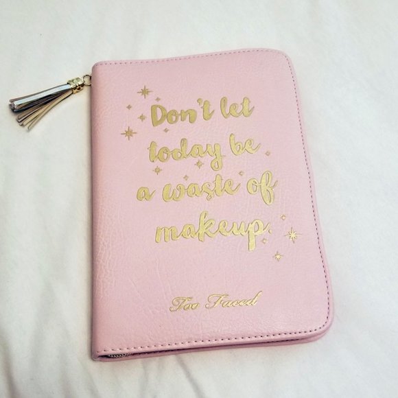 🆕️ Limited Edition Holiday Too Faced Boss Lady Beauty Agenda - Picture 2 of 8